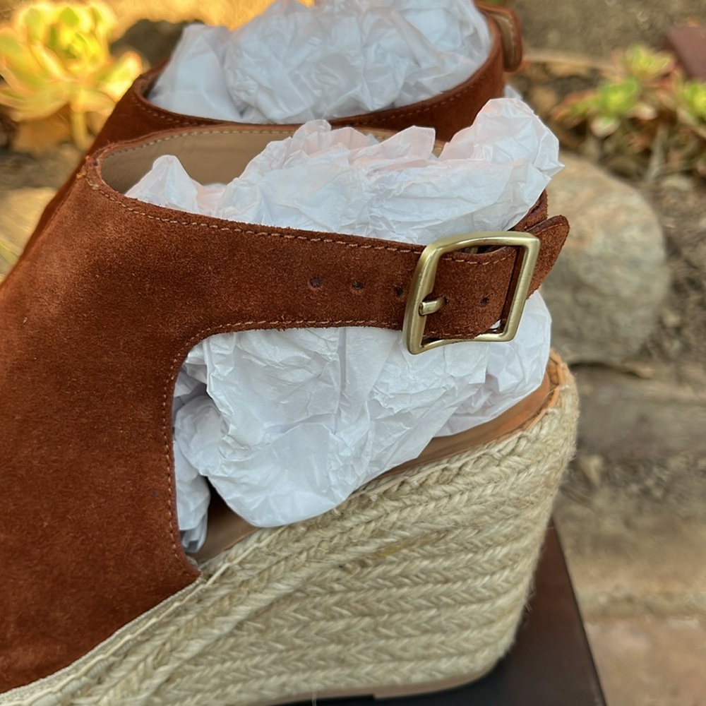Banana Republic suede Whiskey peep toe wedge . - Picture 6 of 7